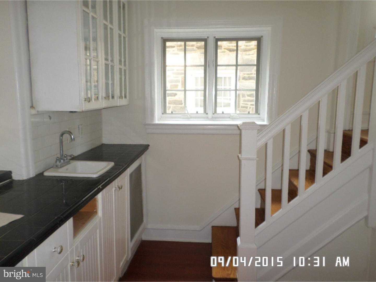 7015 Hilltop Road Upper Darby, PA 19082 - Photo 9 of 25