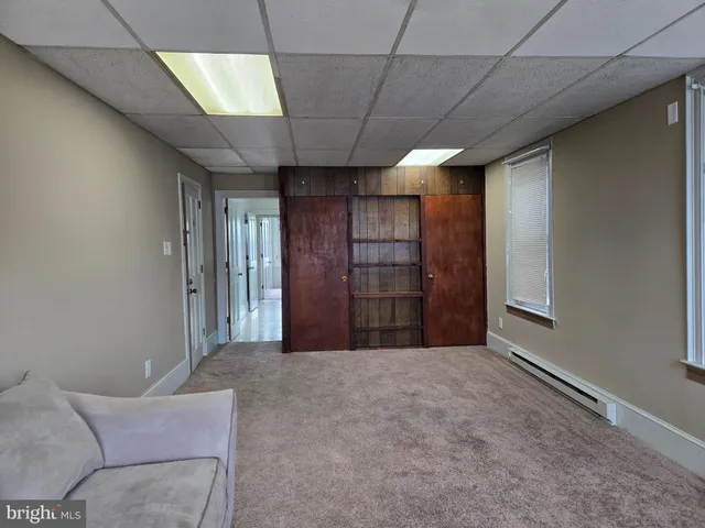 a view of livingroom with a ceiling fan