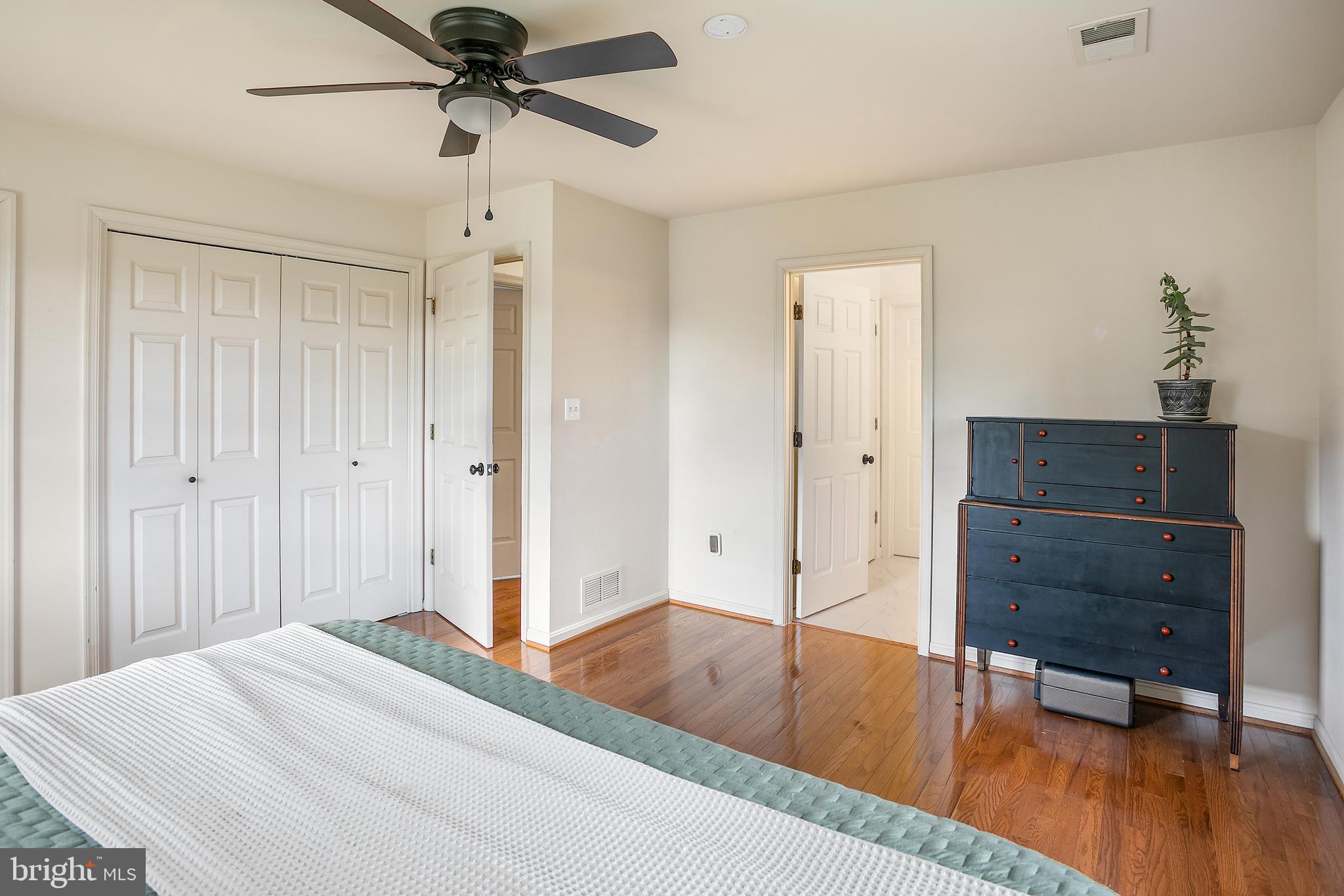 11946 Ropp Lane Lovettsville, VA 20180 - Photo 15 of 48 a spacious bedroom with a bed and furniture