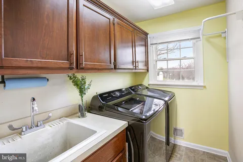 $745,000 | 11946 Ropp Lane, Lovettsville, VA 20180