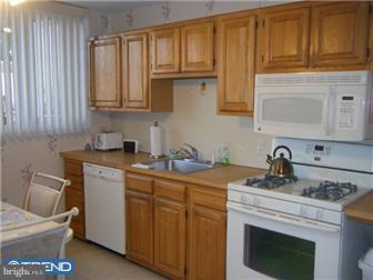 12034 Millbrook Road Philadelphia, PA 19154 - Photo 4 of 6 Kitchen