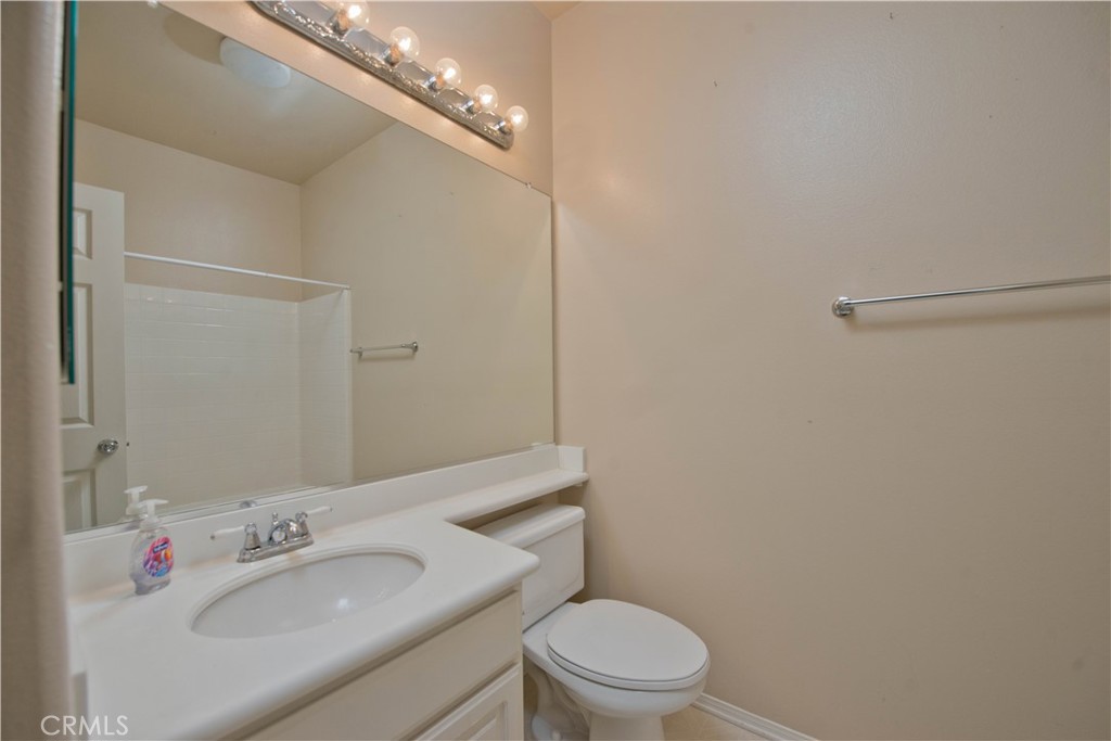 11468 Autumn Glen Court Porter Ranch, CA 91326 - Photo 19 of 28 Upstairs guest bathroom
