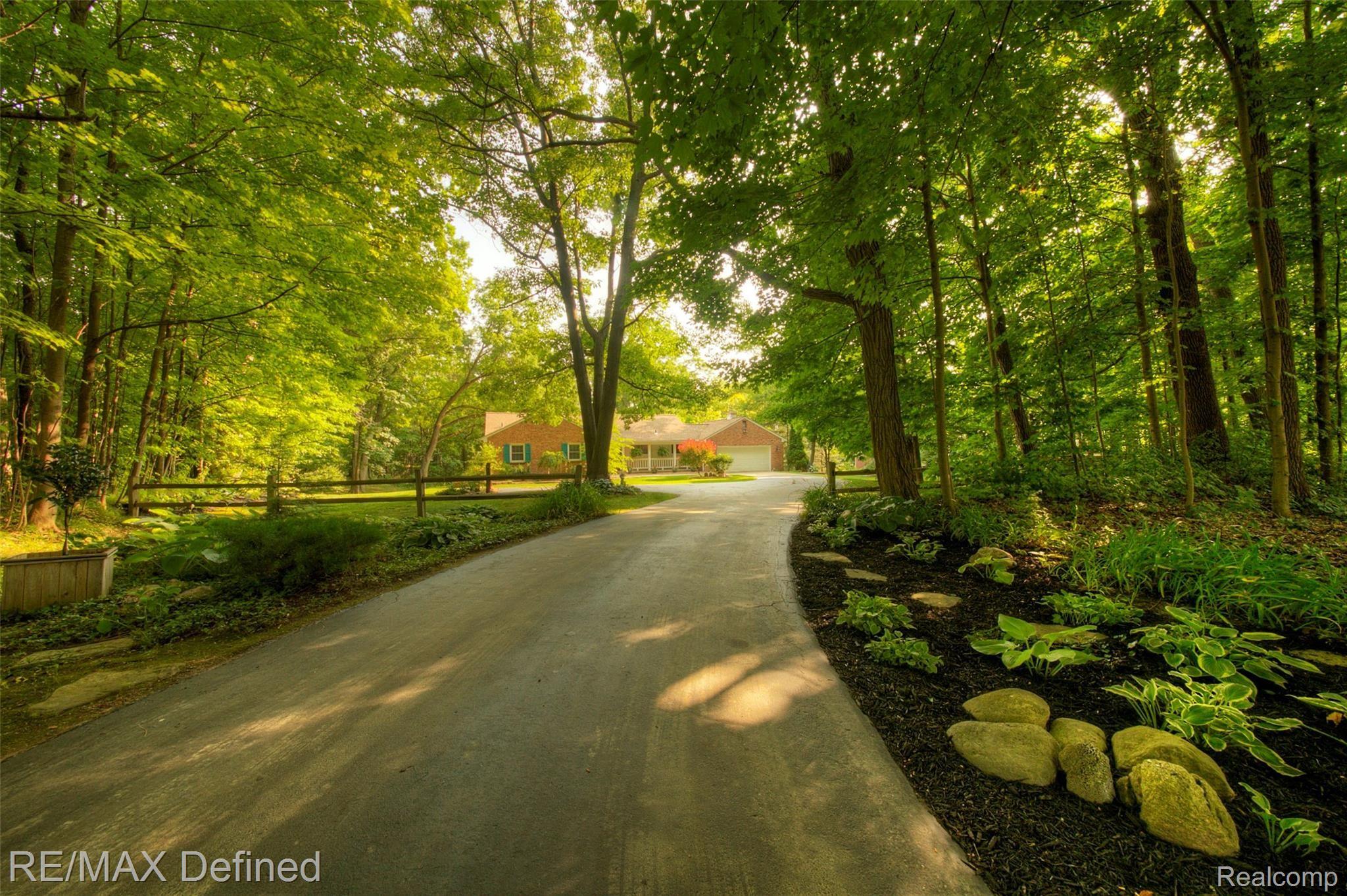 8175 Foster Road Clarkston, MI 48346 - Photo 6 of 65 930A5857_8_9.jpg