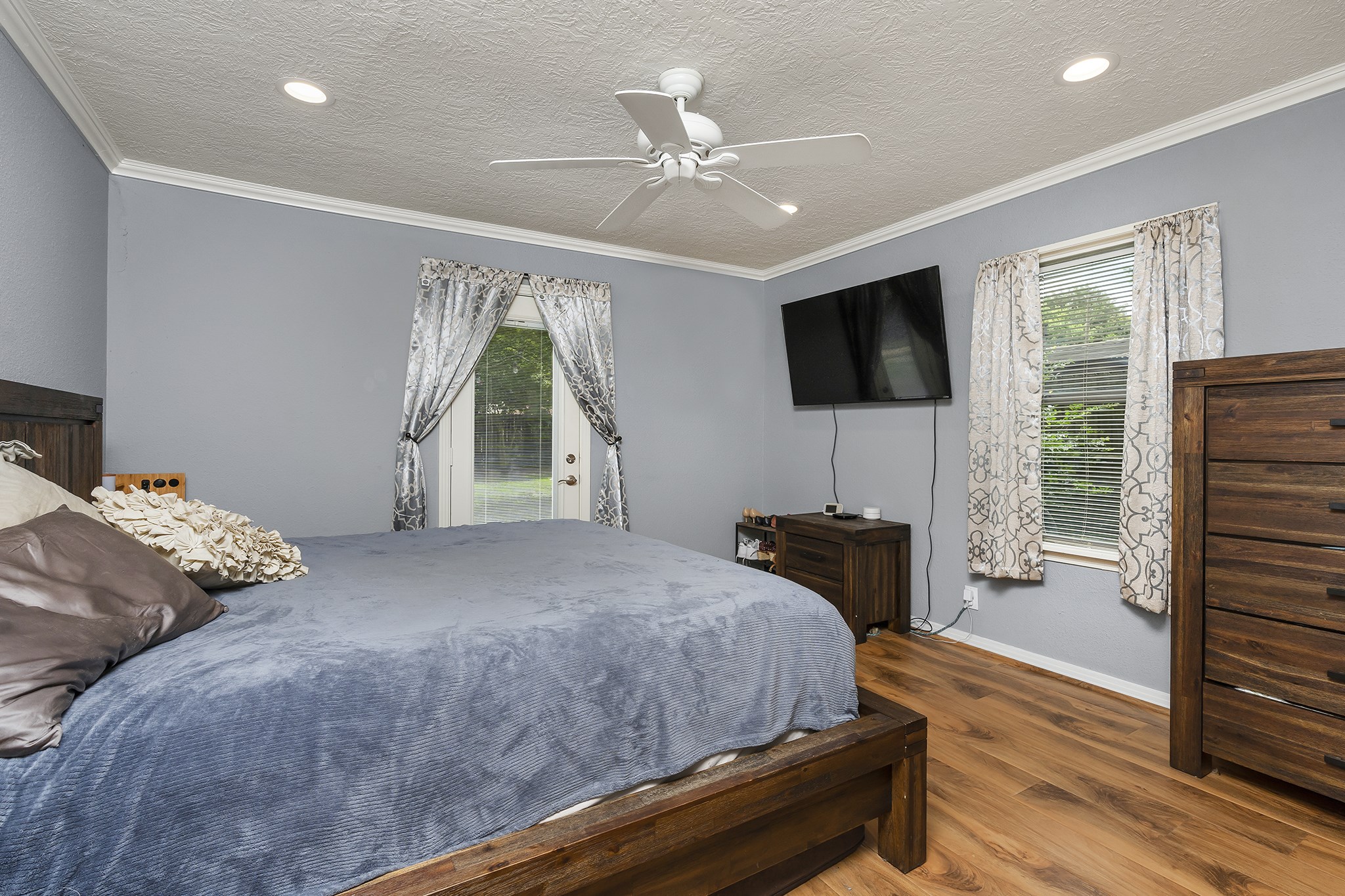 1034 Nashua Street Houston, TX 77008 - Photo 12 of 19 a bedroom with a bed and a flat screen tv