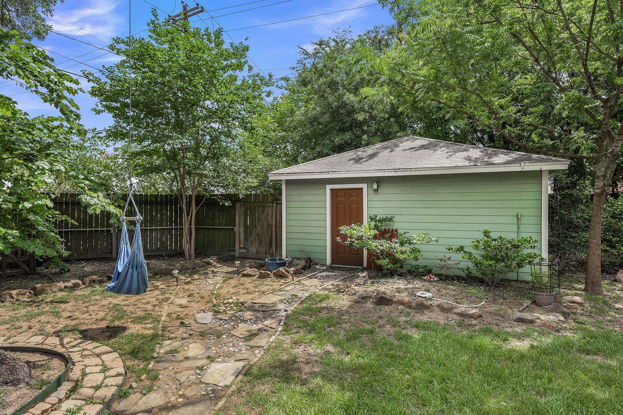 1034 Nashua Street Houston, TX 77008 - Photo 18 of 19 a front view of a house with garden