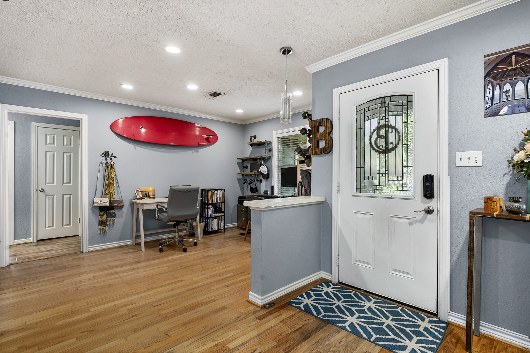 1034 Nashua Street Houston, TX 77008 - Photo 4 of 19 a hall way with furniture and a window