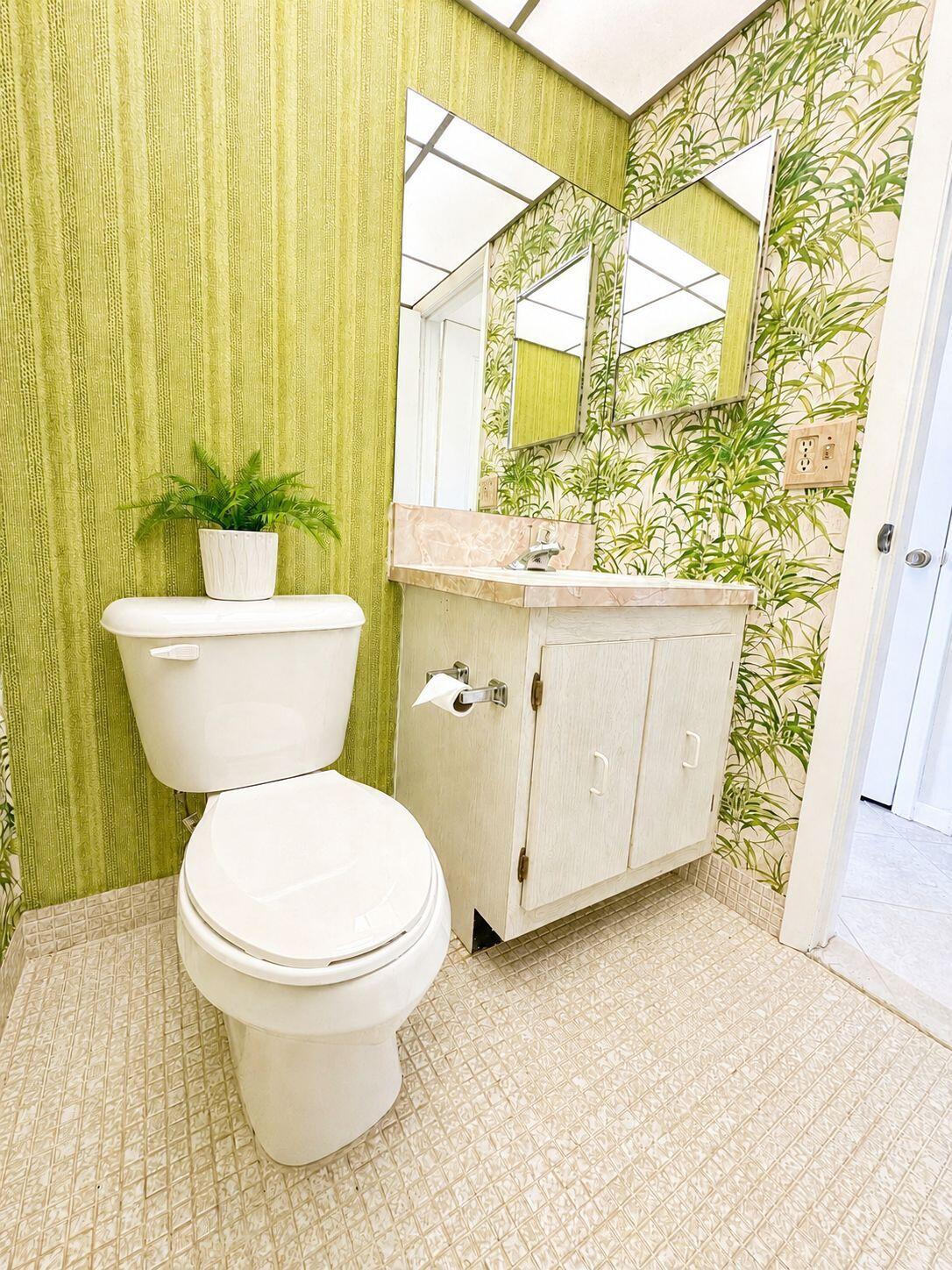 359 Capri H, Unit 359 Delray Beach, FL 33484 - Photo 14 of 23 WhatsApp Image 2026-06-19 at 17.52.16