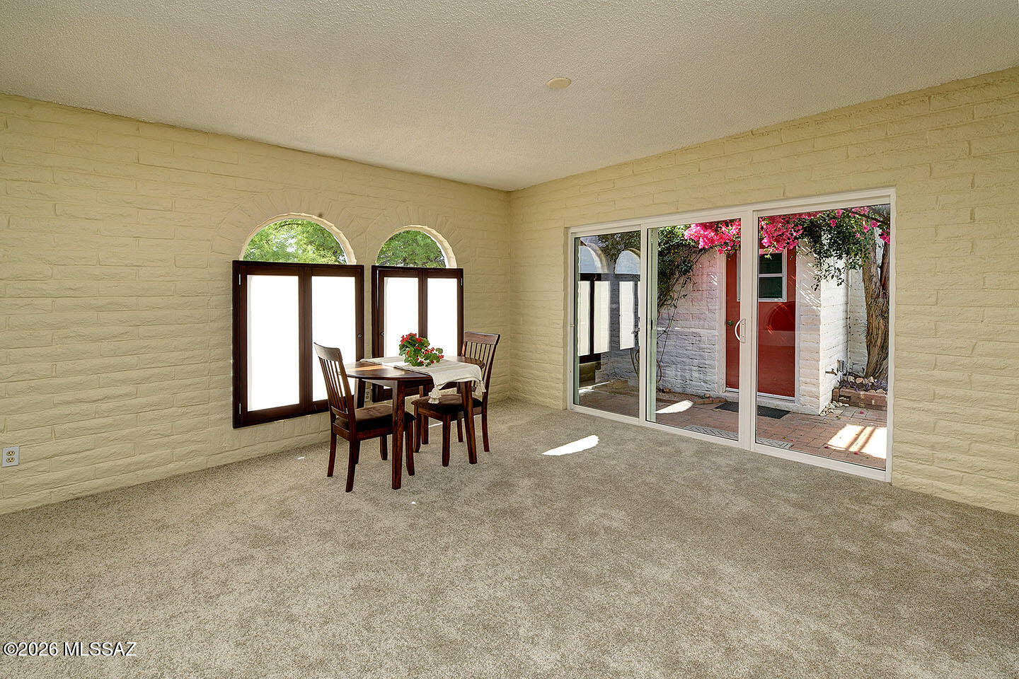 719 West Las Lomitas Road Tucson, AZ 85704 - Photo 19 of 44 a view of a livingroom with furniture and window