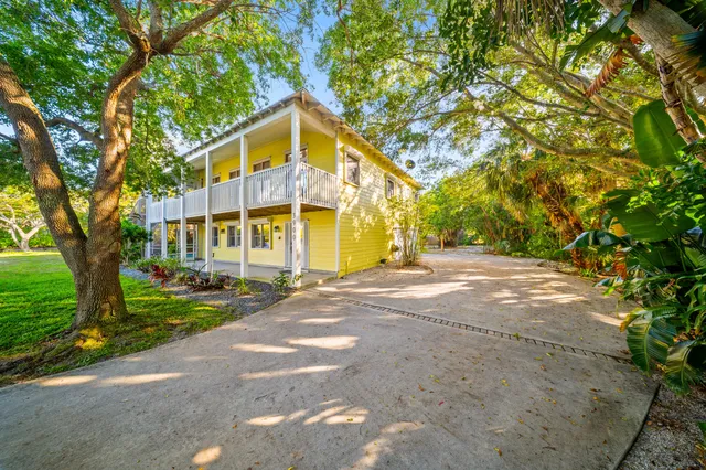 $949,999 | 3900 Northeast Cheri Drive, Jensen Beach, FL 34957