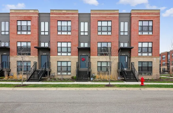 $3,600 | 2213 Venture Drive, Schaumburg, IL 60173