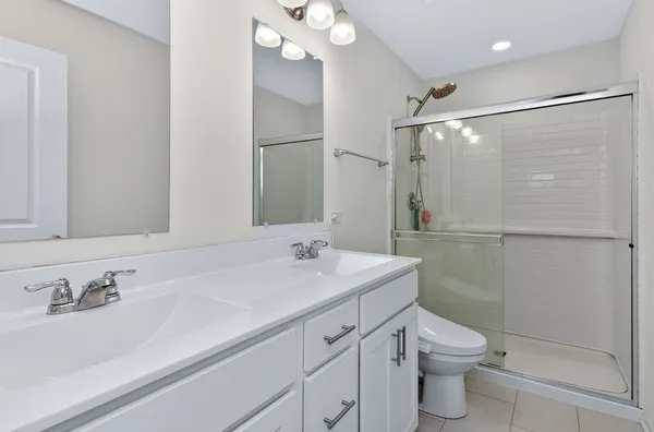 $3,600 | 2213 Venture Drive, Schaumburg, IL 60173
