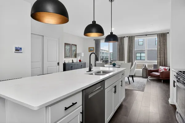 $3,600 | 2213 Venture Drive, Schaumburg, IL 60173