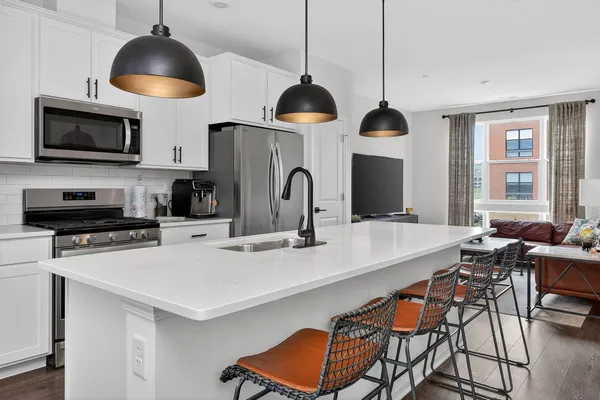$3,600 | 2213 Venture Drive, Schaumburg, IL 60173