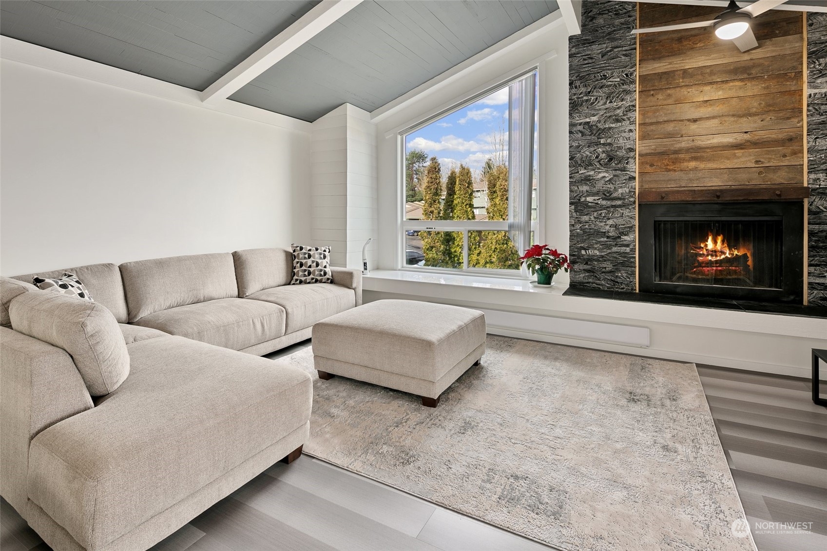 7579 Old Redmond Road, Unit 15 Redmond, WA 98052 - Photo 4 of 28 a living room with furniture and a fireplace
