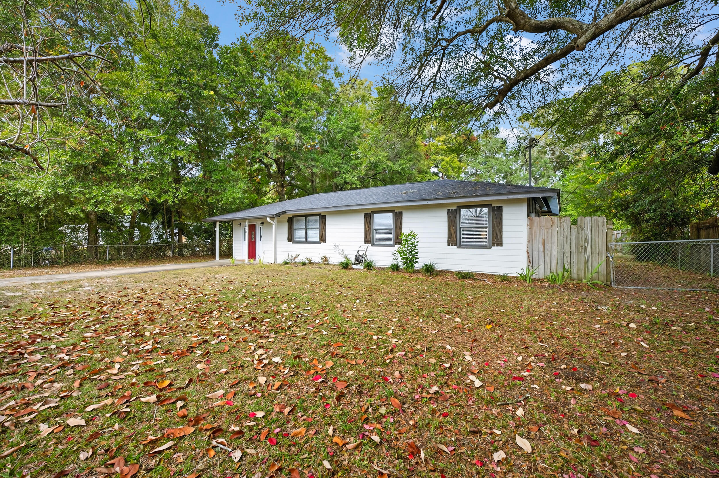 370 Edge Avenue Valparaiso, FL 32580 - Photo 2 of 58 370 edge ave-niceville-4