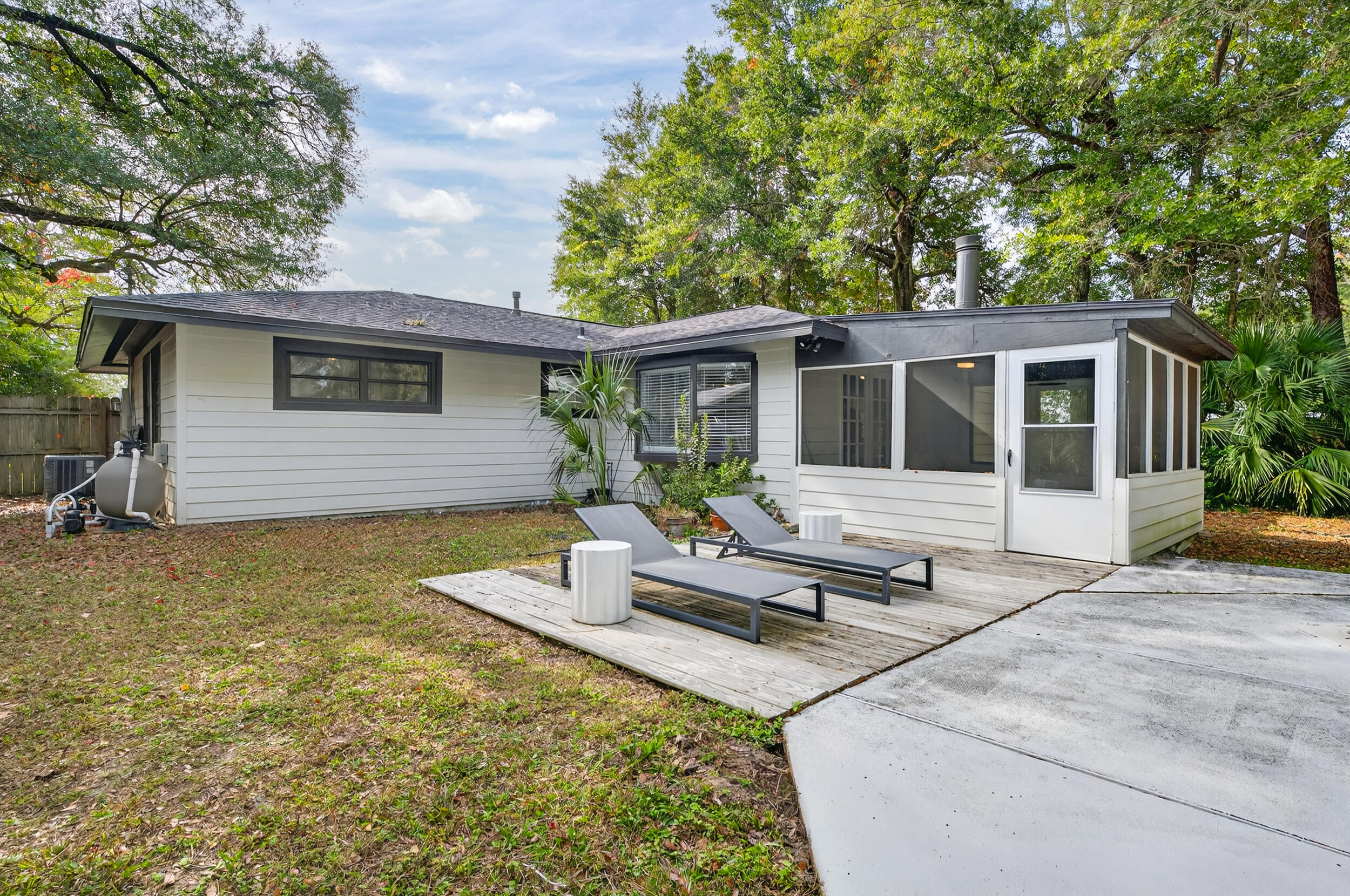 370 Edge Avenue Valparaiso, FL 32580 - Photo 41 of 58 a house view with a garden space