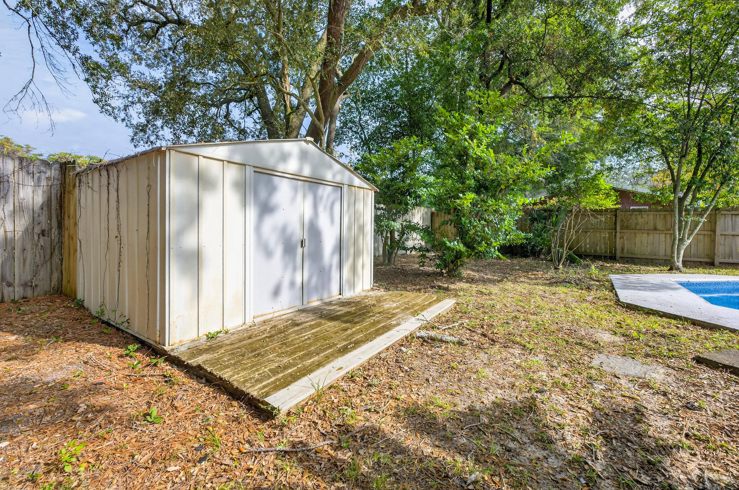 370 Edge Avenue Valparaiso, FL 32580 - Photo 55 of 58 a view of backyard with tub and trees around