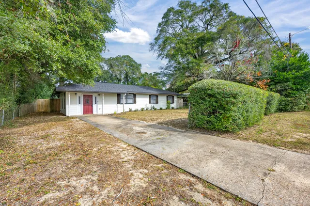 $369,900 | 370 Edge Avenue, Valparaiso, FL 32580