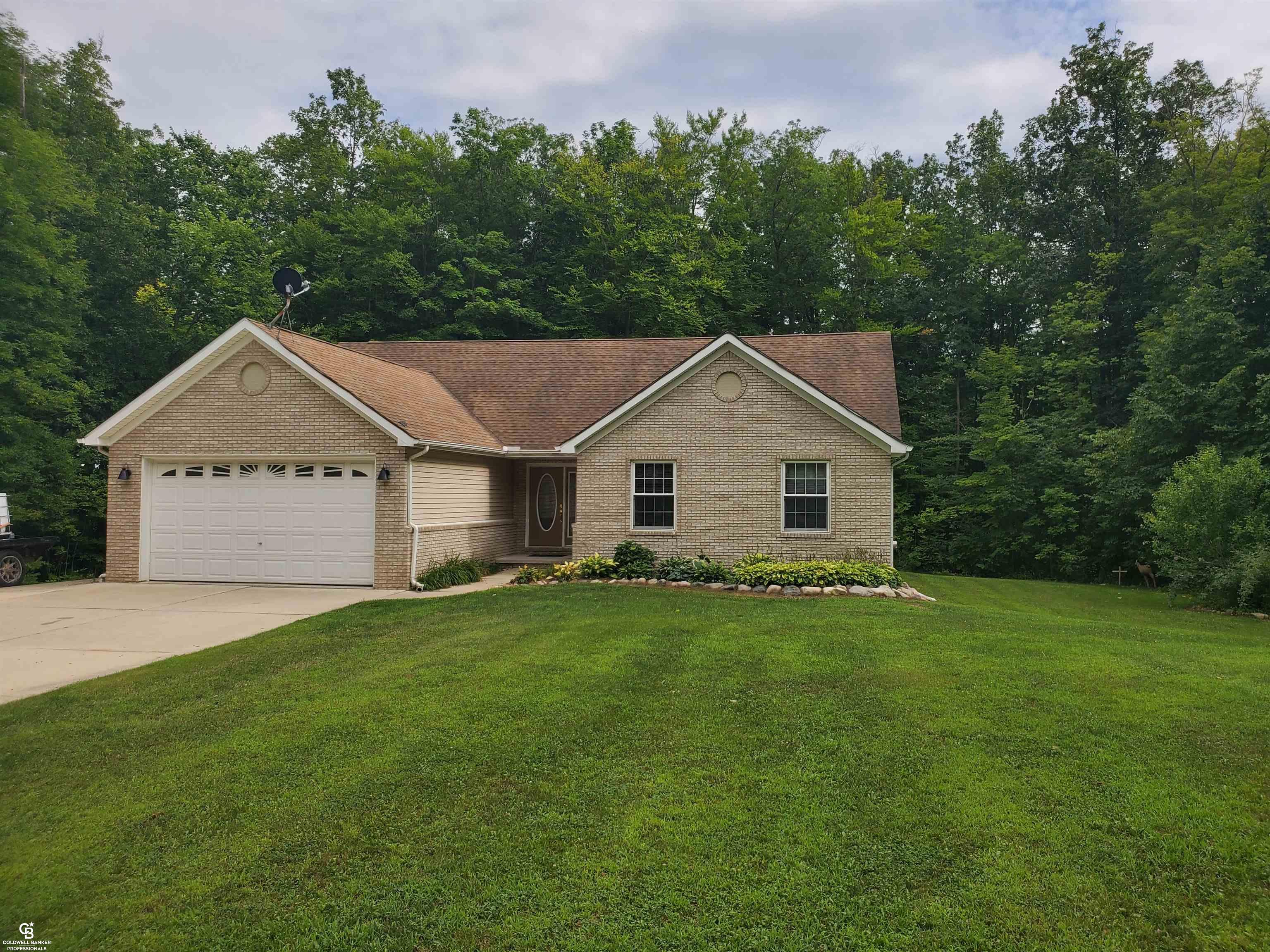 10041 Metcalf Road Avoca, MI 48006 - Photo 1 of 34 Front View 1