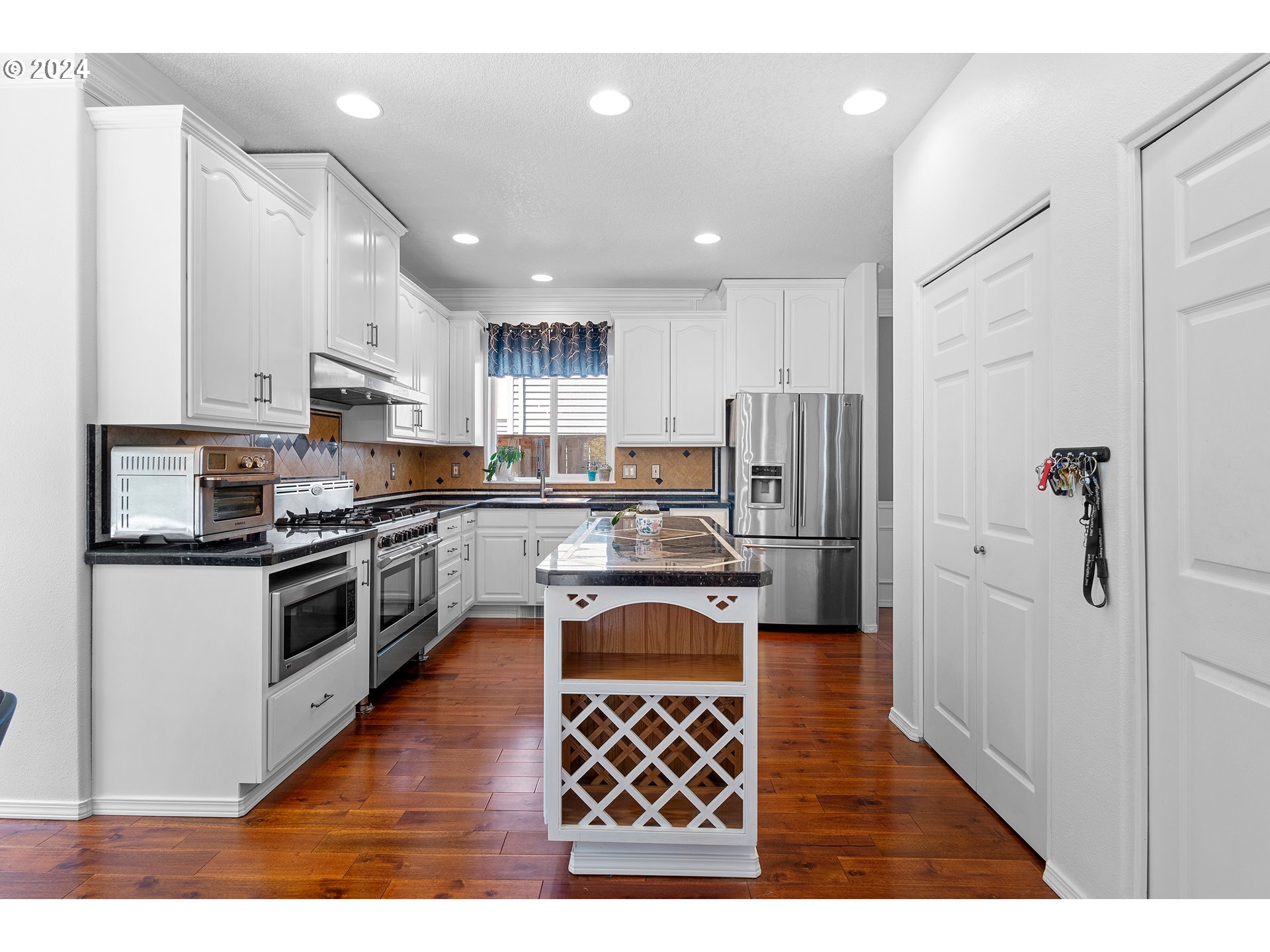 12175 Southwest Sheldrake Way Beaverton, OR 97007 - Photo 11 of 47 Kitchen