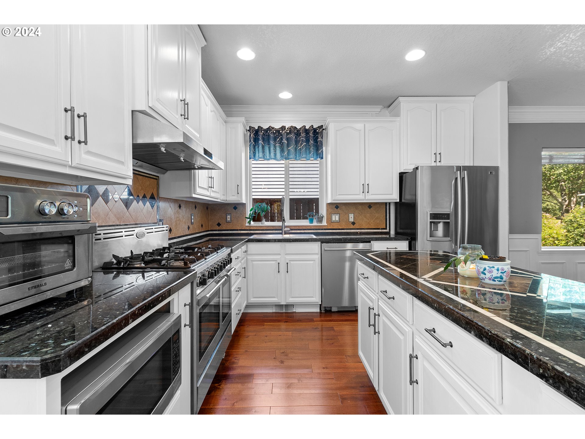 12175 Southwest Sheldrake Way Beaverton, OR 97007 - Photo 12 of 47 Kitchen
