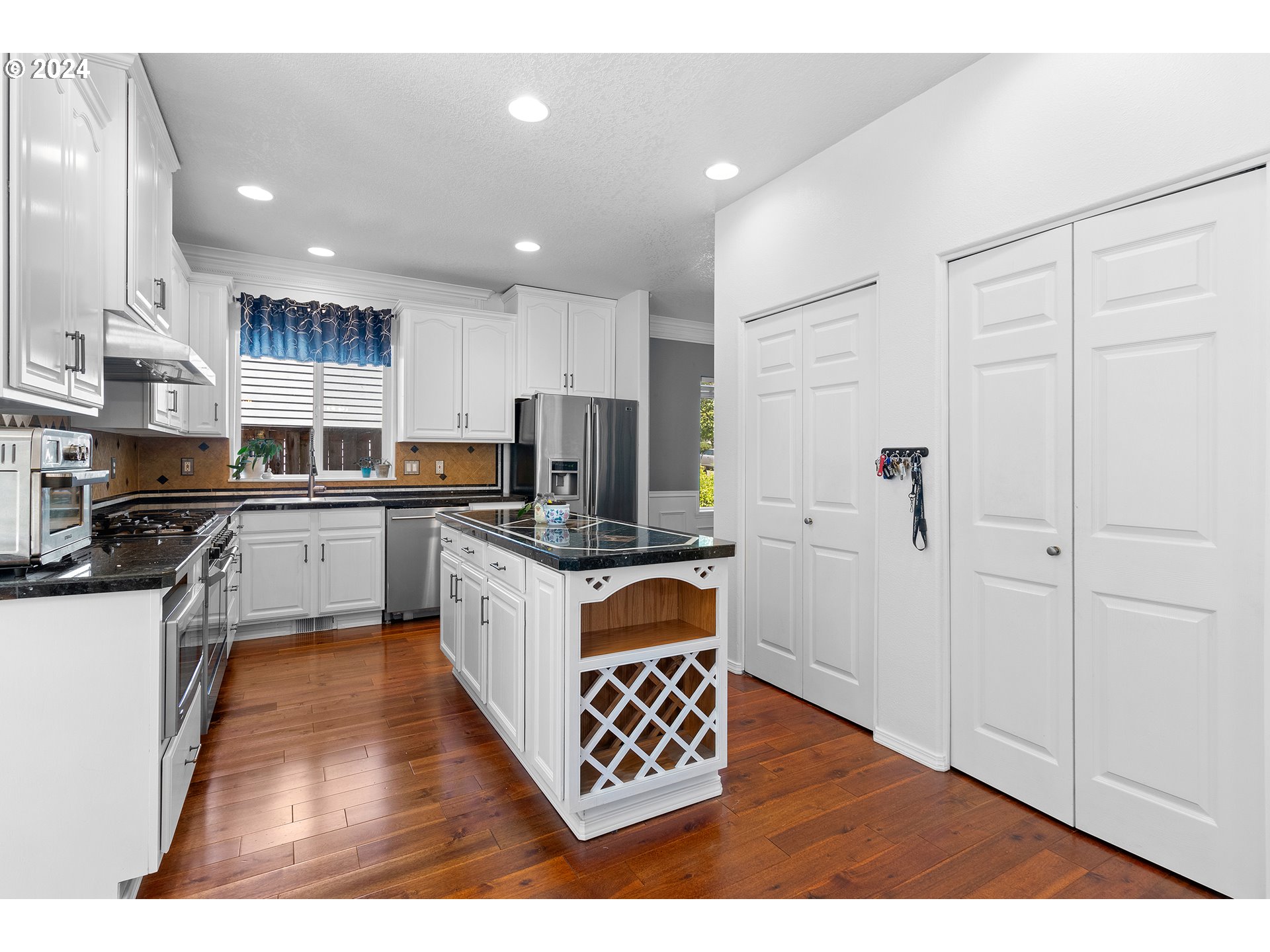 12175 Southwest Sheldrake Way Beaverton, OR 97007 - Photo 13 of 47 Kitchen
