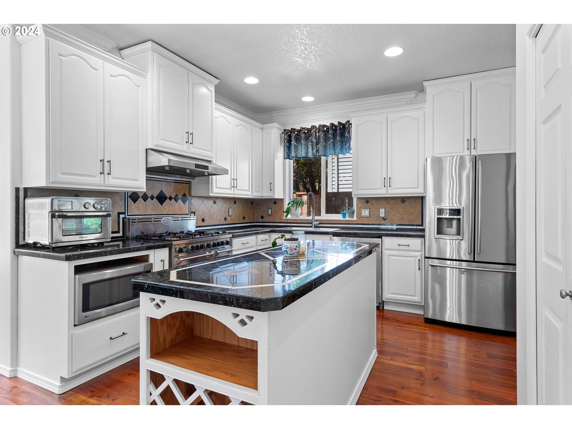 12175 Southwest Sheldrake Way Beaverton, OR 97007 - Photo 14 of 47 Kitchen