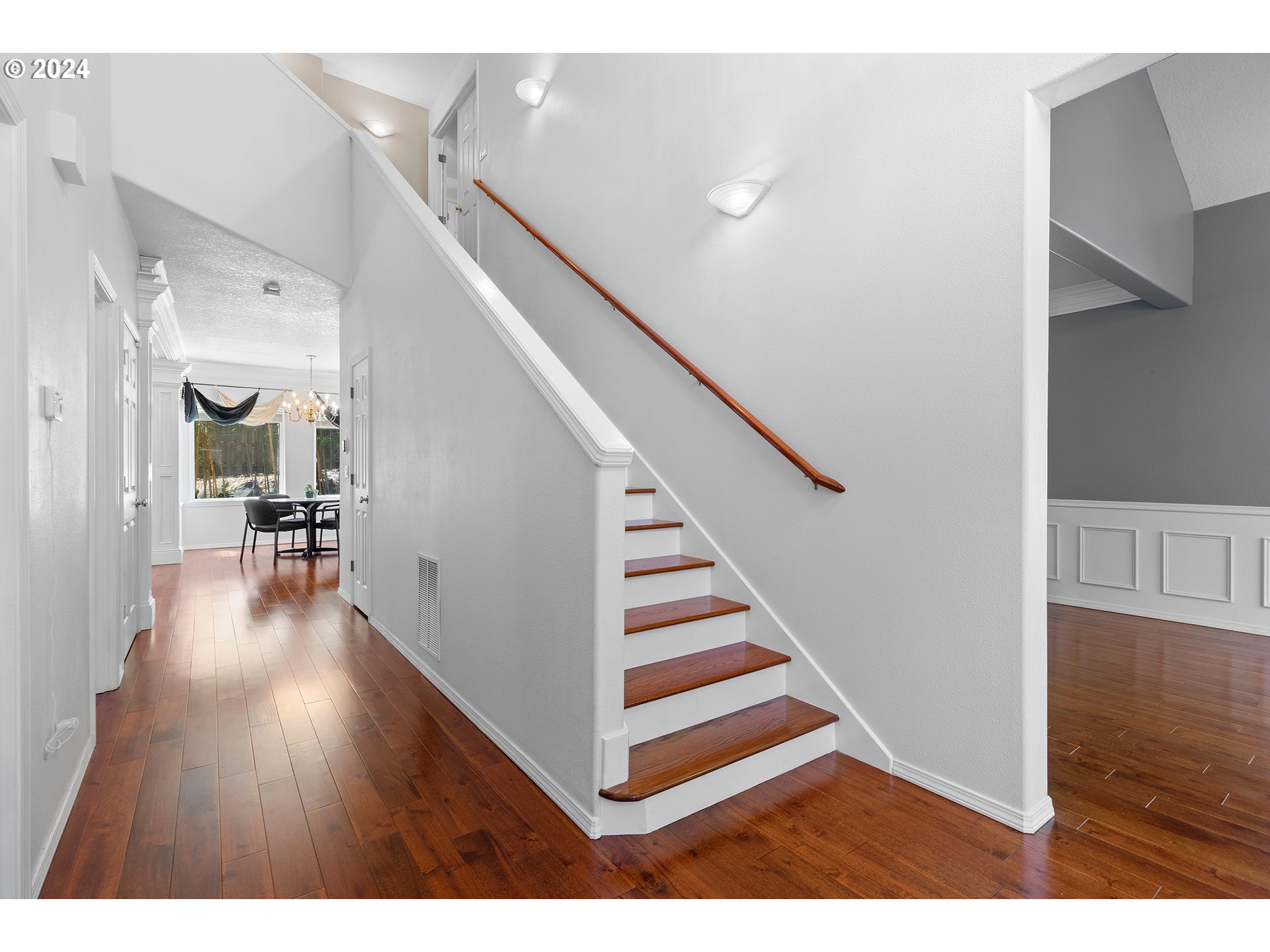 12175 Southwest Sheldrake Way Beaverton, OR 97007 - Photo 5 of 47 Entrance/Foyer
