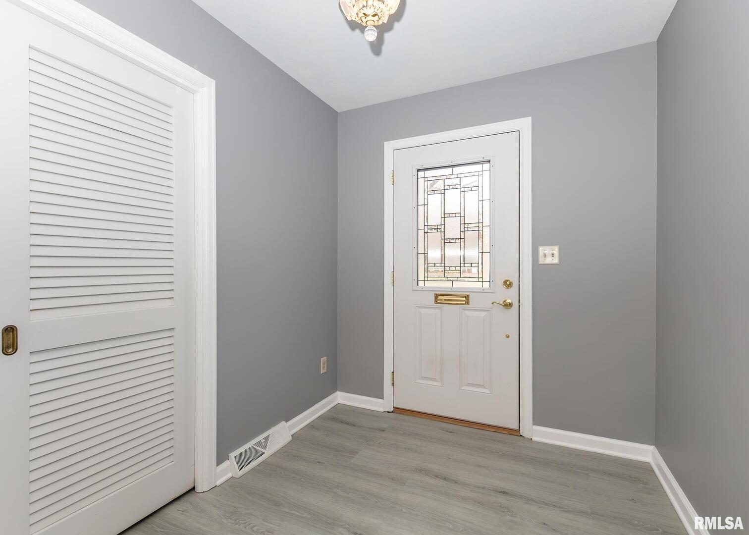 3907 44th Street Rock Island, IL 61201 - Photo 3 of 23