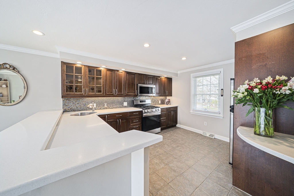30 Donna Road Weymouth, MA 02190 - Photo 3 of 42