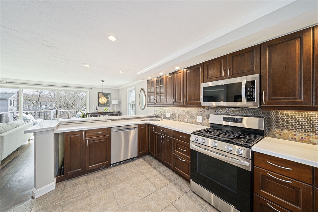 30 Donna Road Weymouth, MA 02190 - Photo 4 of 42