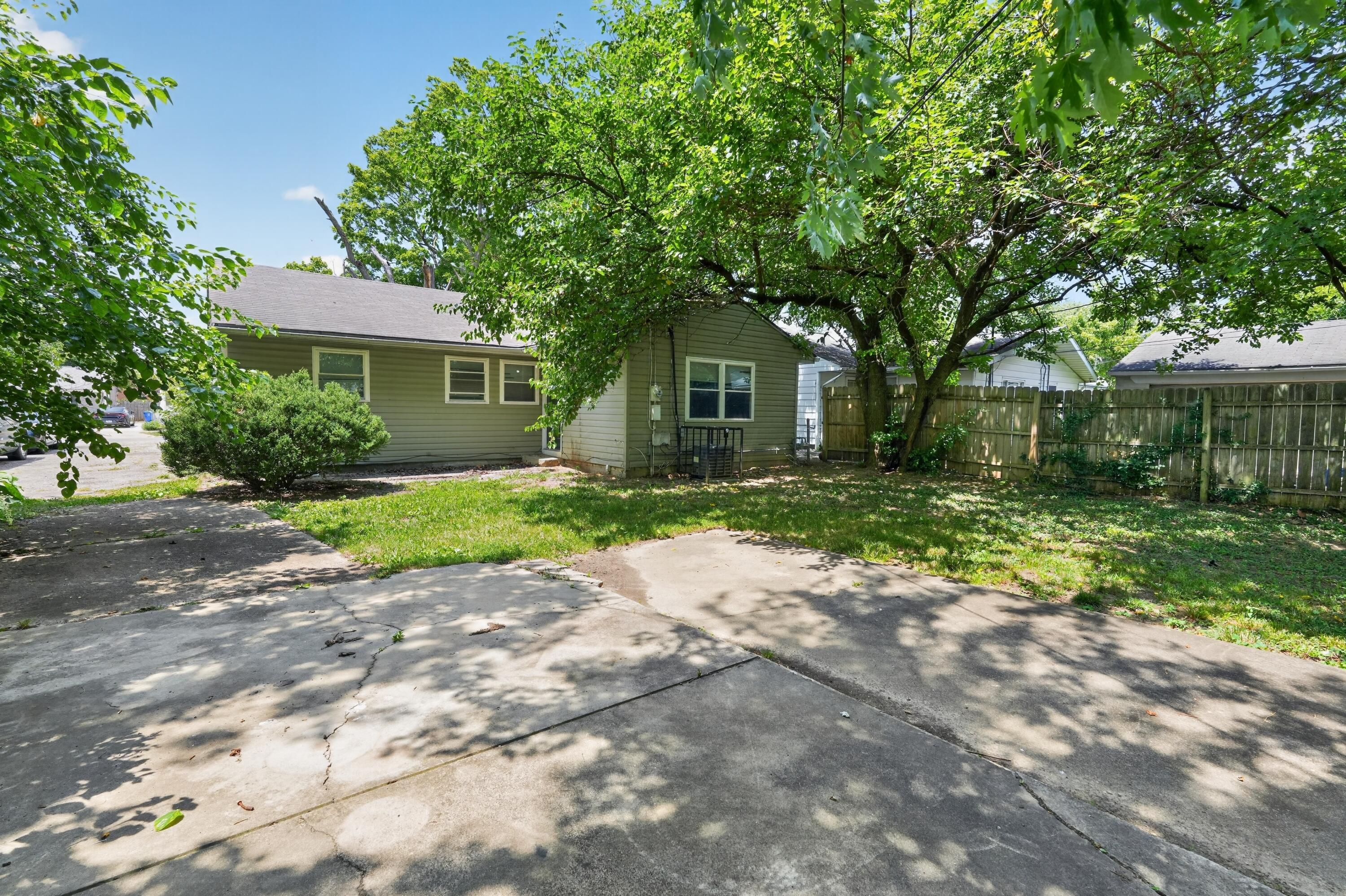 1170 South Hampton Road Columbus, OH 43227 - Photo 5 of 32 05_1170_S_Hampton_Rd-Exterior-6702