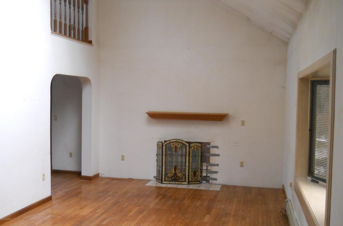 4074 Red Apple Road Manistee, MI 49660 - Photo 7 of 22 1817166-6.JPG