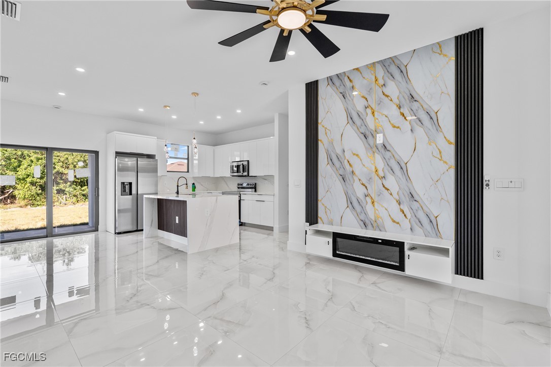 3408 20th Street Southwest Lehigh Acres, FL 33976 - Photo 5 of 28