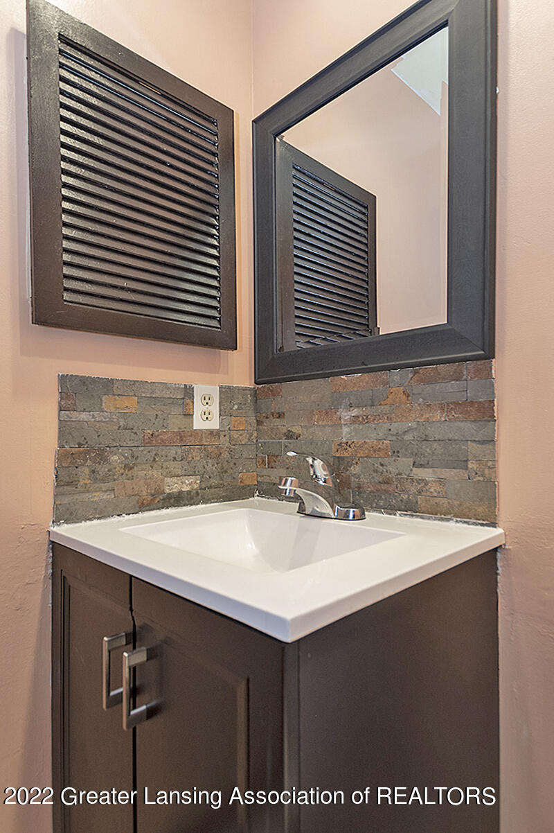 1222 Buckingham Road Haslett, MI 48840 - Photo 17 of 31 17