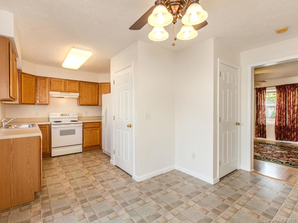 205 Pembrook Road Swannanoa, NC 28778 - Photo 12 of 34 Gallery Image 12