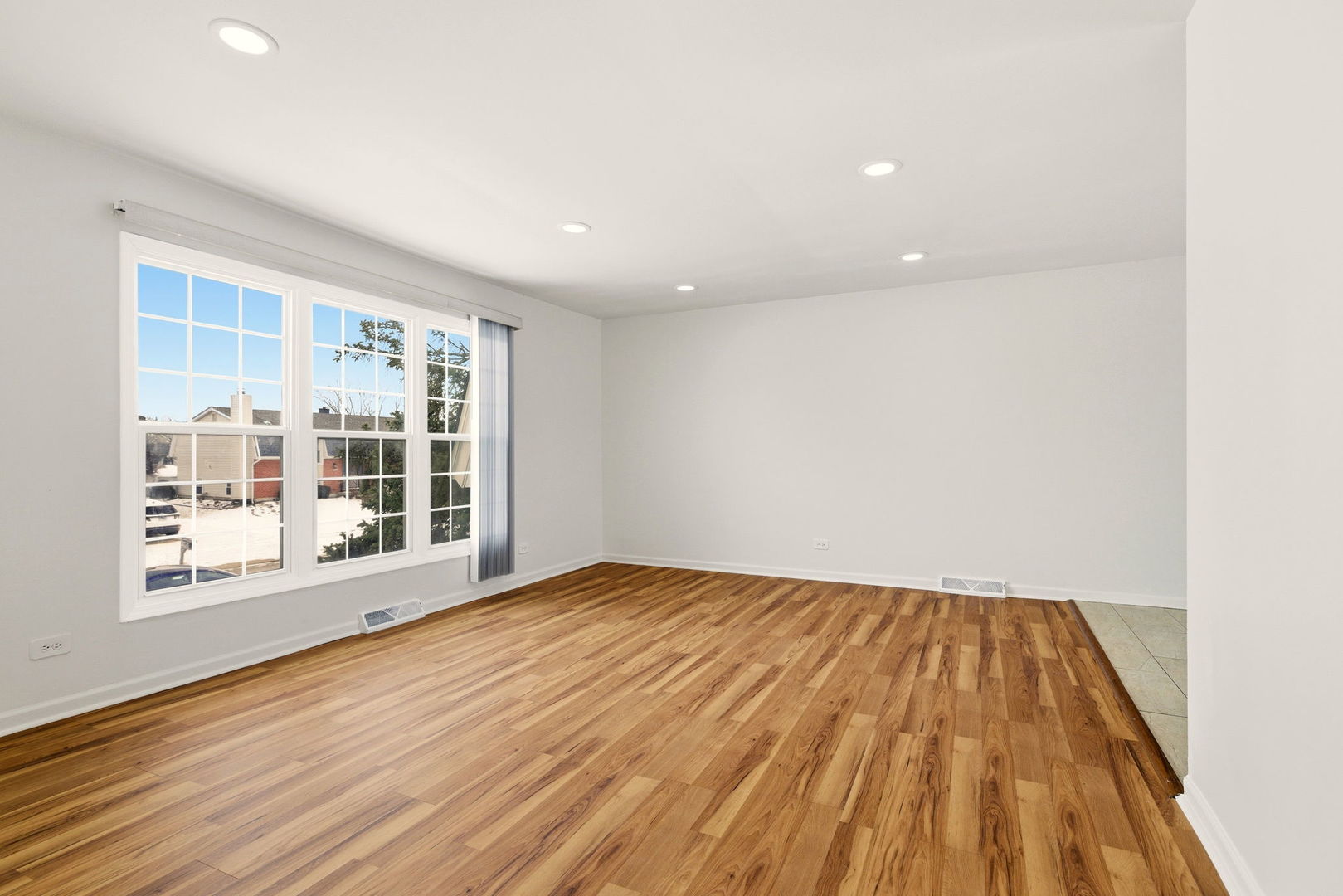 1432 Mitchell Trail Elk Grove Village, IL 60007 - Photo 2 of 34