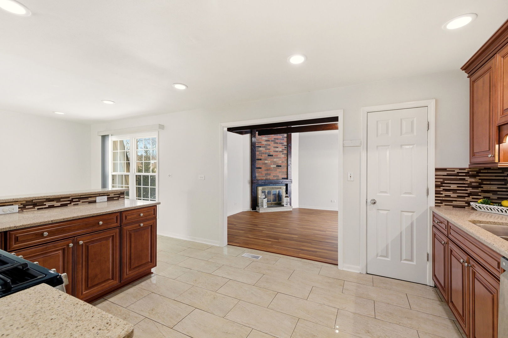 1432 Mitchell Trail Elk Grove Village, IL 60007 - Photo 7 of 34