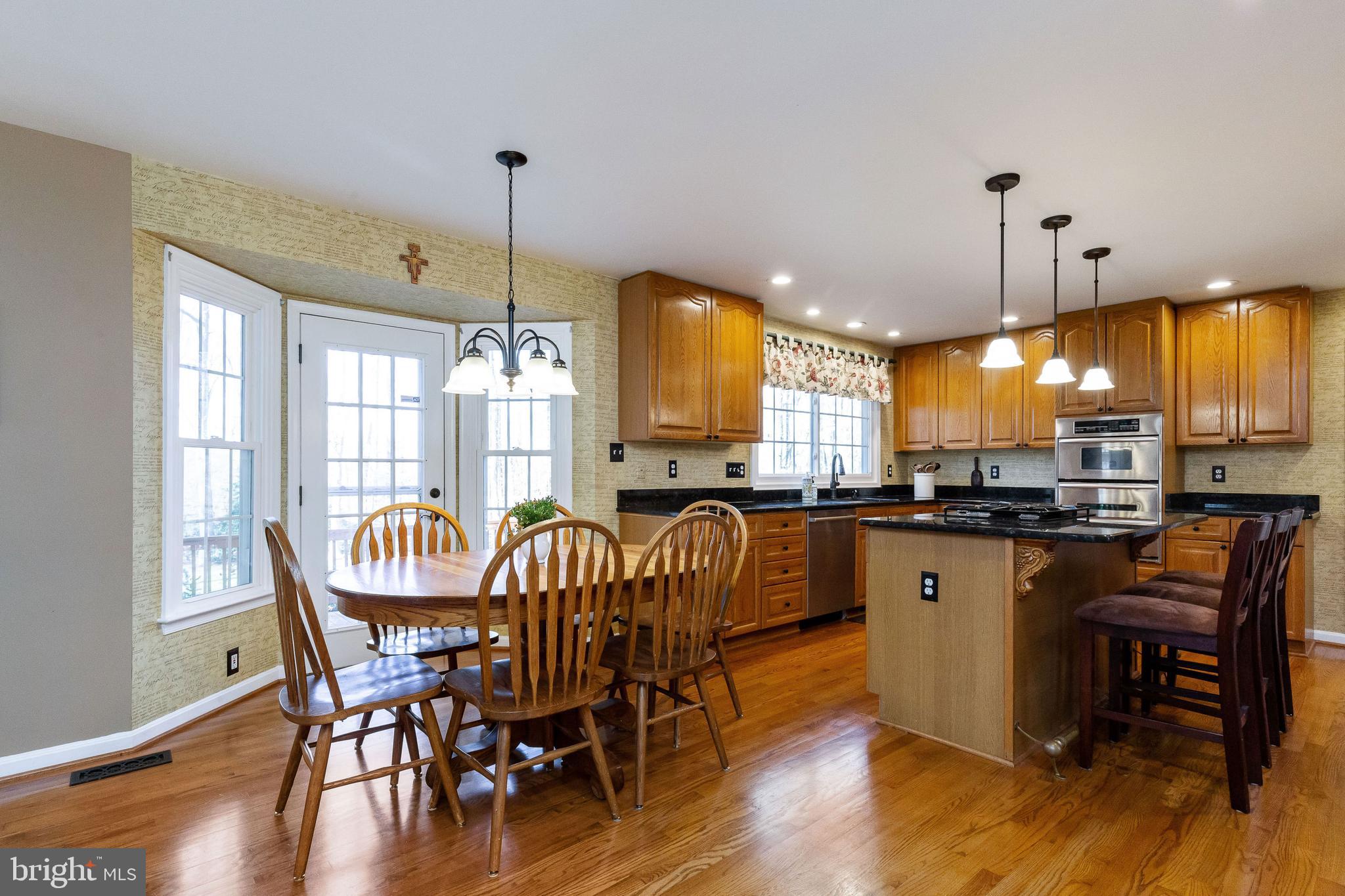 13080 Pershing Drive Manassas, VA 20112 - Photo 11 of 56 Eat-in kitchen with bay window