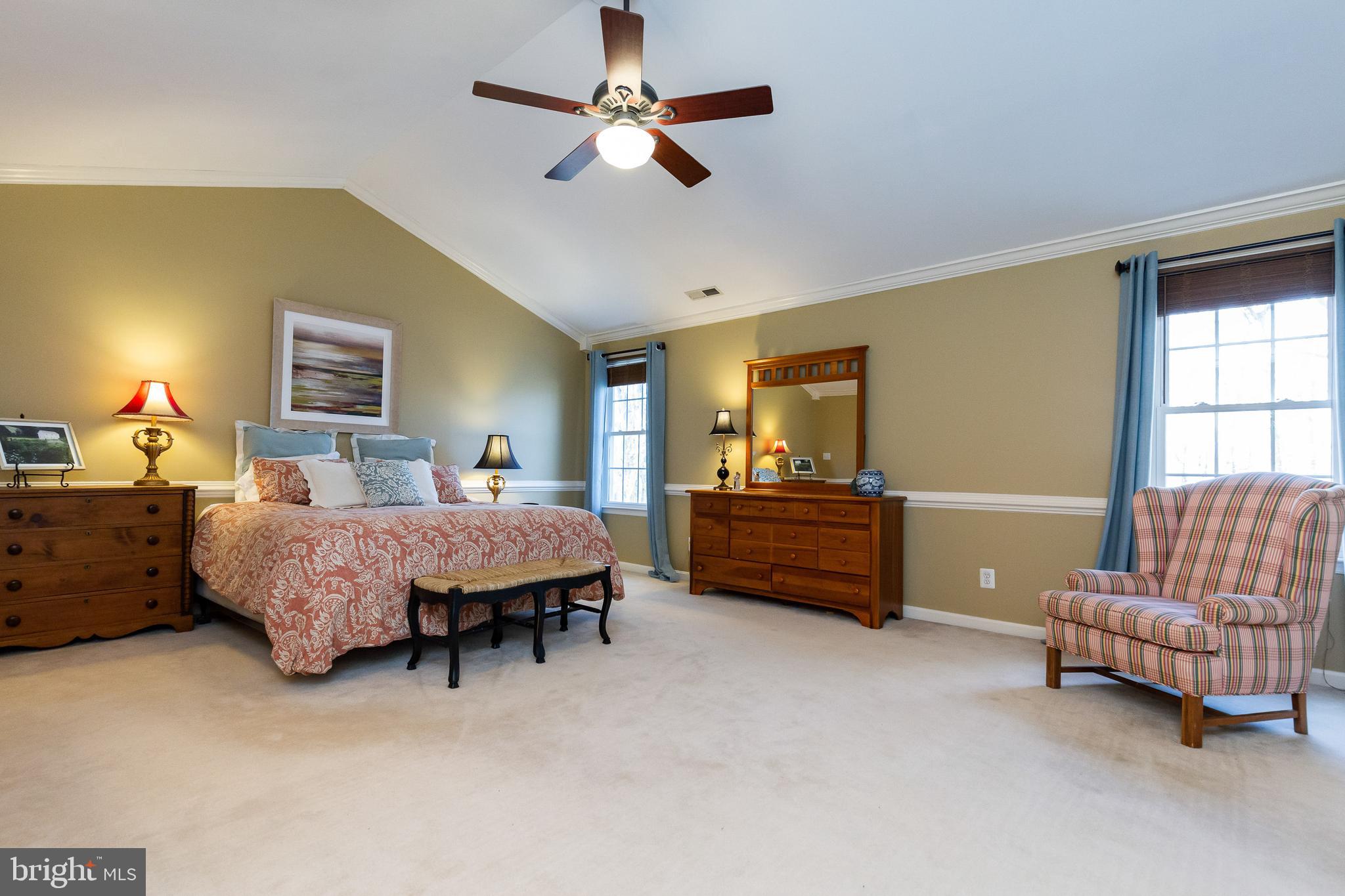 13080 Pershing Drive Manassas, VA 20112 - Photo 27 of 56 Large master with vaulted celings