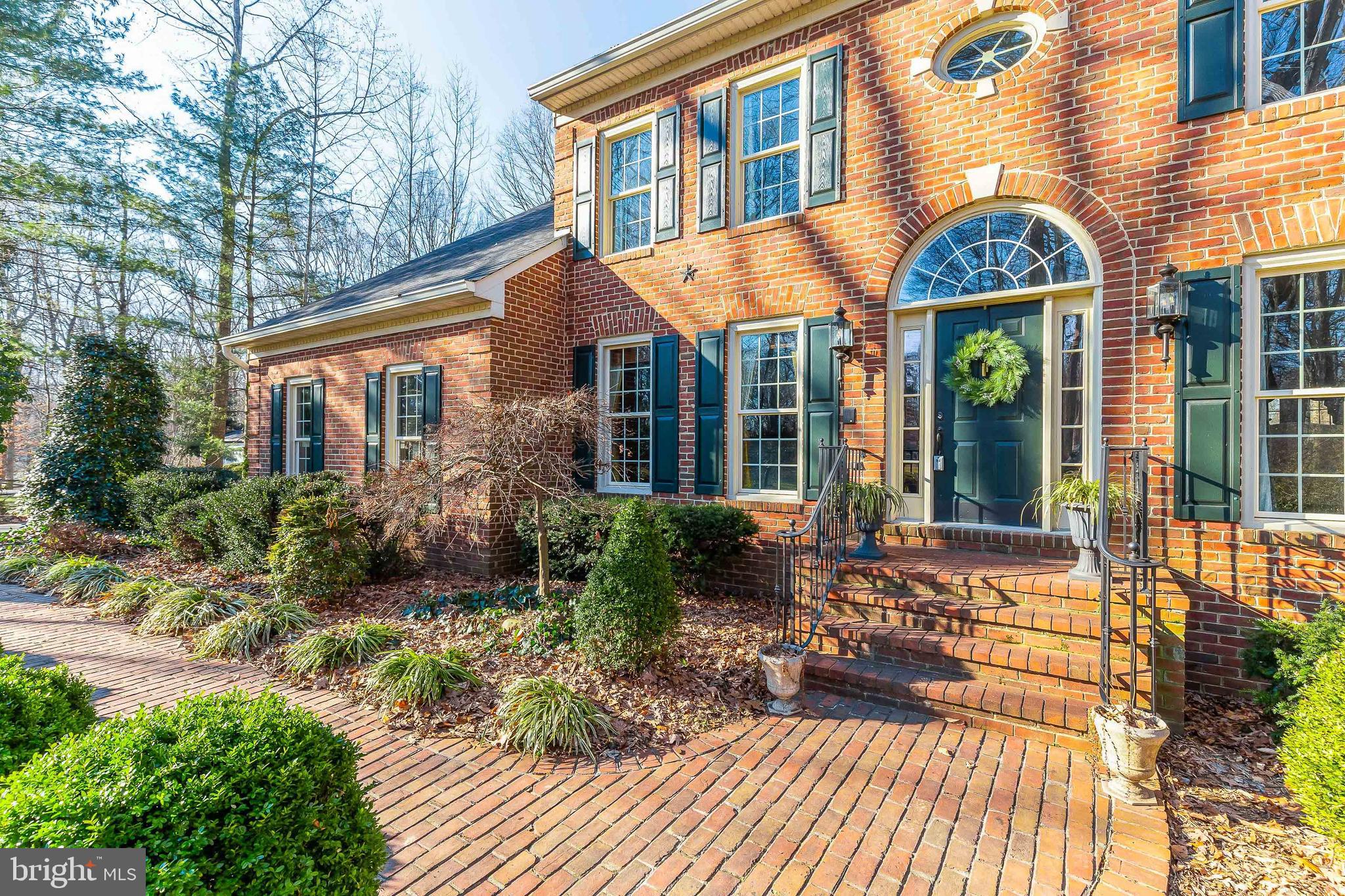 13080 Pershing Drive Manassas, VA 20112 - Photo 4 of 56 Meticulously maintained & inviting entry walkway