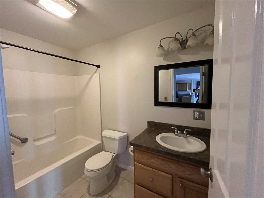 75 Main Street, Unit 104 Amesbury, MA 01913 - Photo 3 of 9