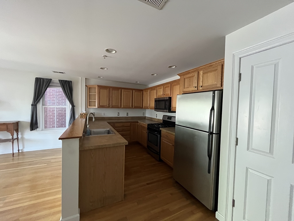 75 Main Street, Unit 104 Amesbury, MA 01913 - Photo 7 of 9