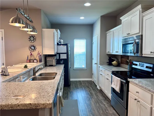 $2,400 | 3531 Summerway Drive, College Station, TX 77845