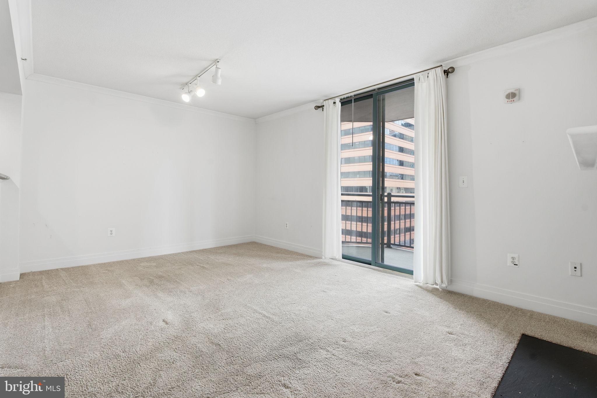 414 Water Street, Unit 1304 Baltimore, MD 21202 - Photo 3 of 24 an empty room with walk in closet and window