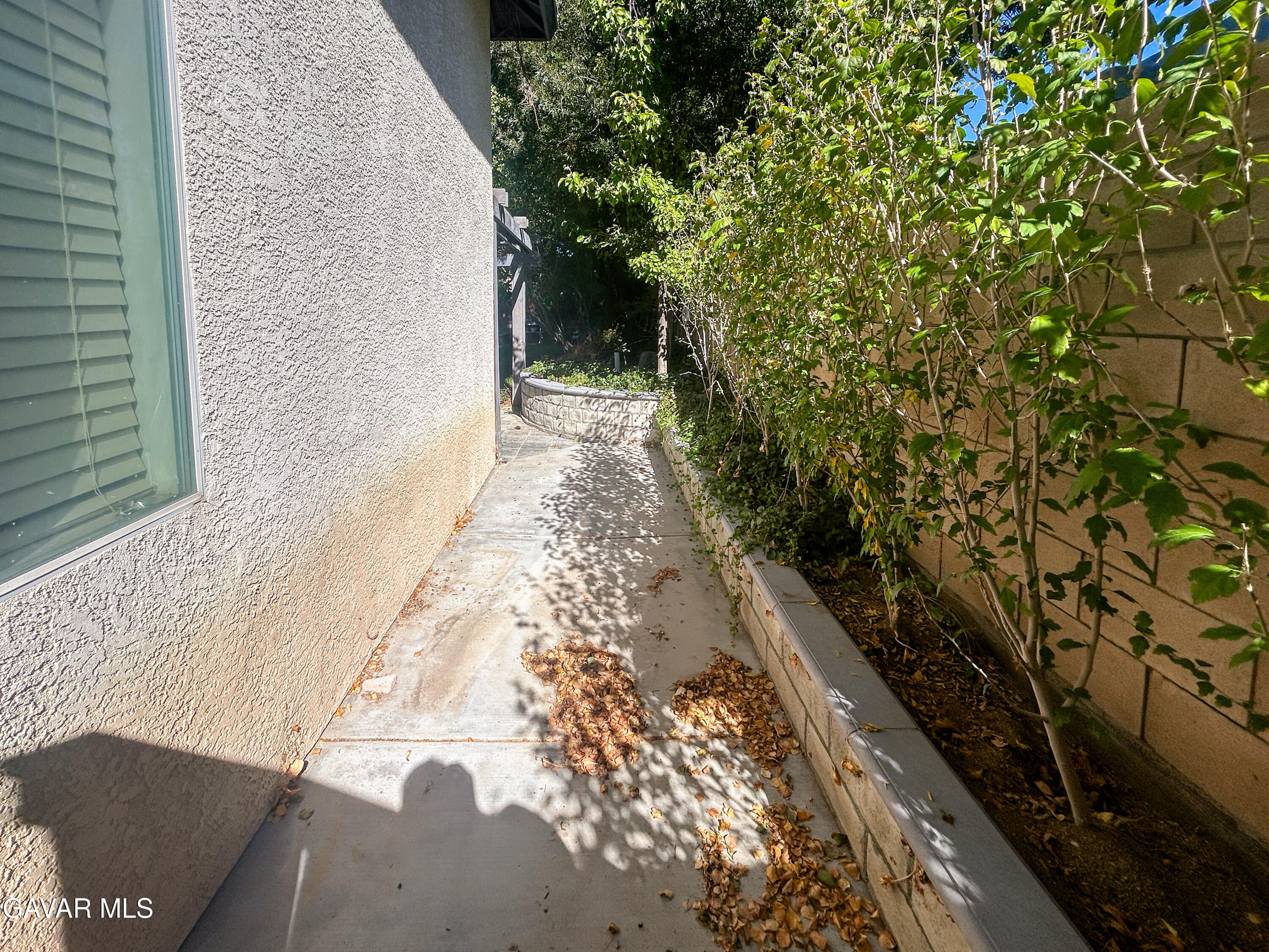 4011 Dee Dee Court Lancaster, CA 93536 - Photo 40 of 41 a view of a backyard of the house