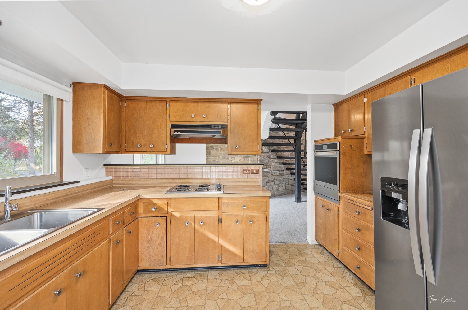 853 Cramer Court Willowbrook, IL 60527 - Photo 15 of 32 a kitchen with a refrigerator sink and cabinets