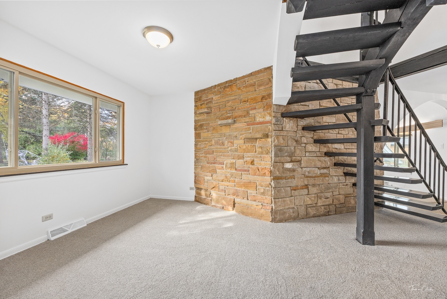 853 Cramer Court Willowbrook, IL 60527 - Photo 18 of 32 a view of an empty room with stairs