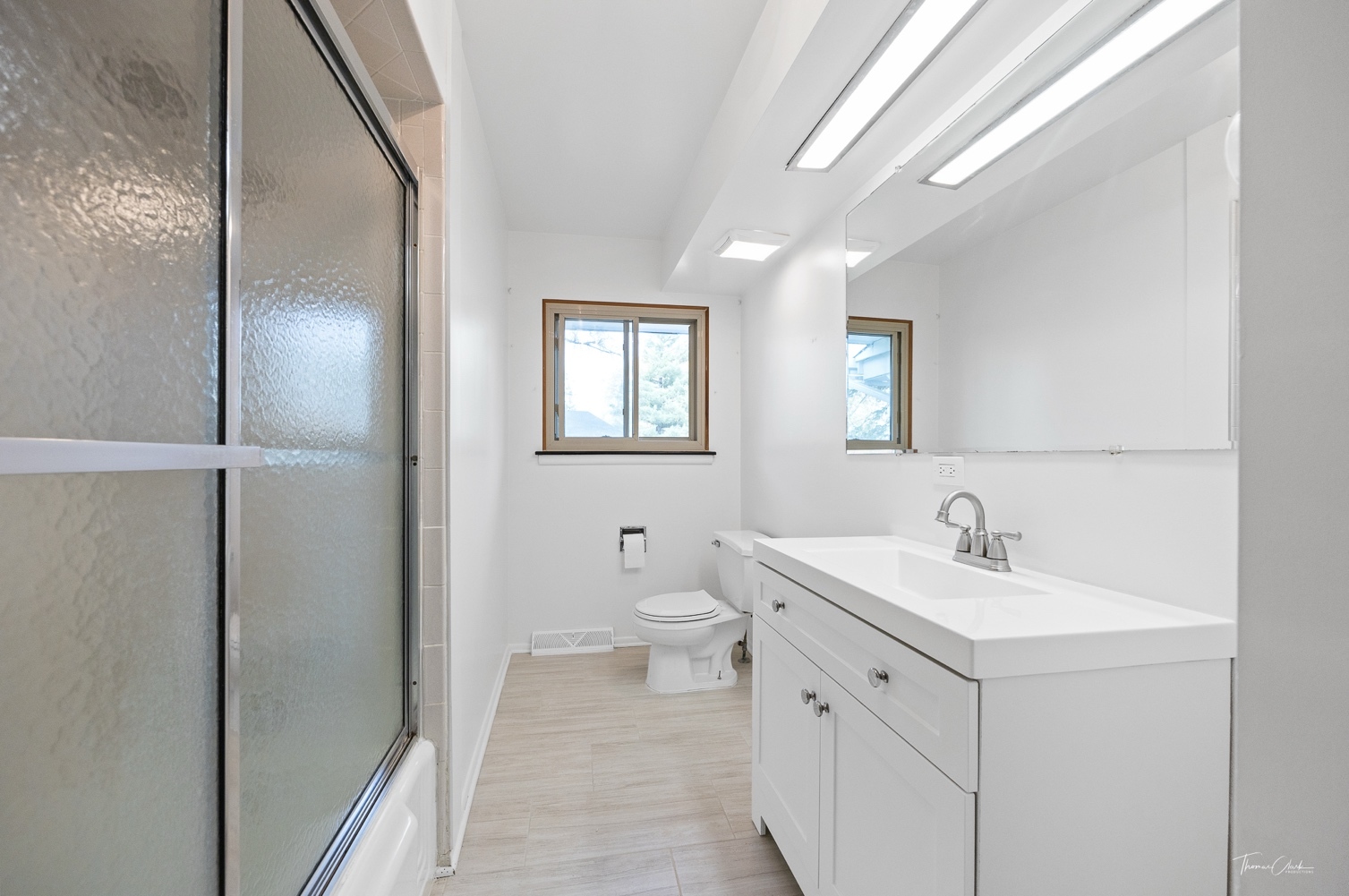 853 Cramer Court Willowbrook, IL 60527 - Photo 23 of 32 a bathroom with a toilet sink and mirror