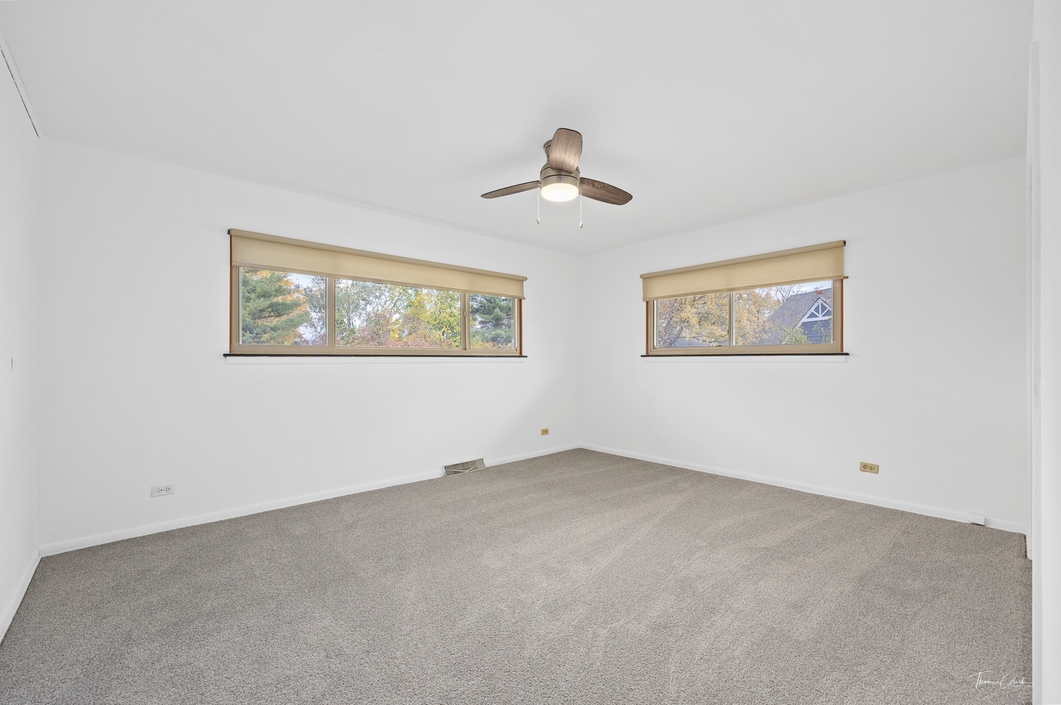 853 Cramer Court Willowbrook, IL 60527 - Photo 25 of 32 an empty room with a window